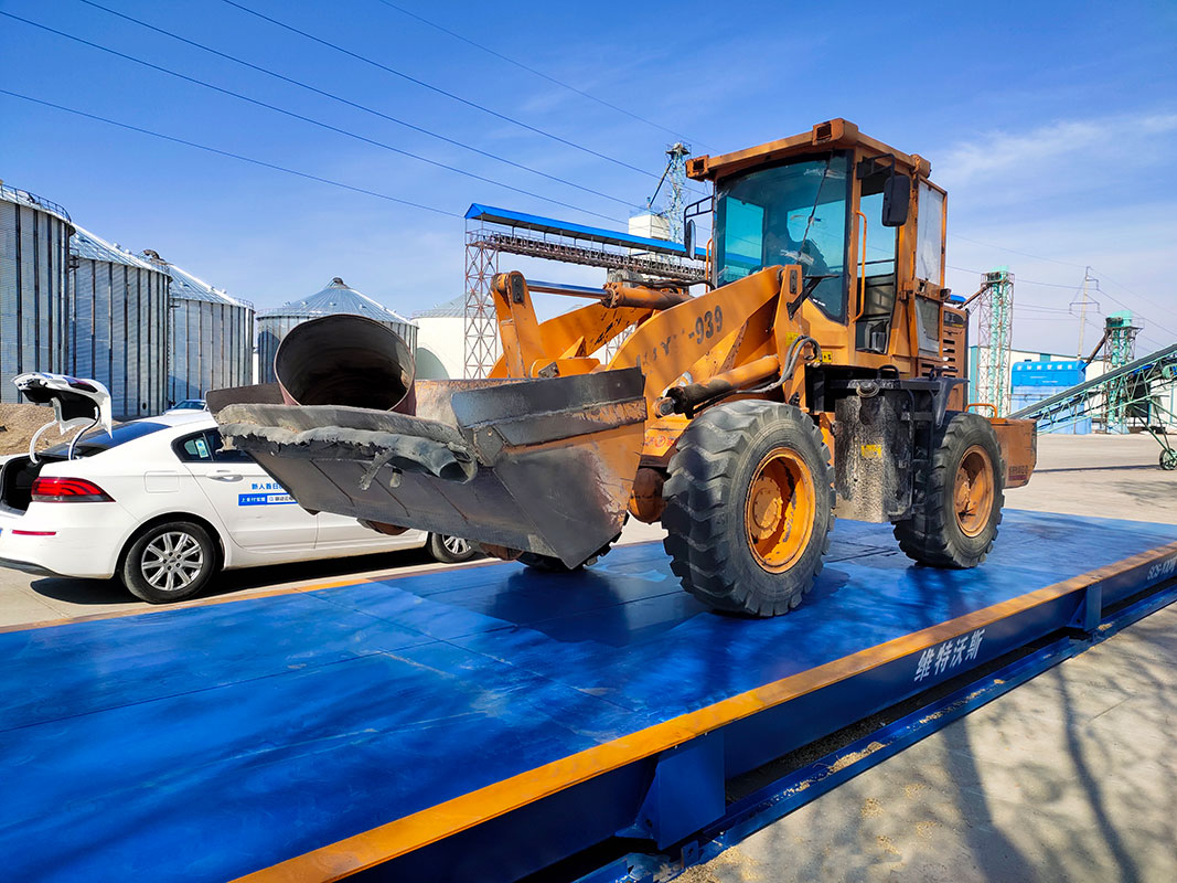 云南大理100噸地磅秤鋼基礎移動地磅秤客戶現(xiàn)場案例 云南大理100噸地磅秤鋼基礎移動地磅秤客戶現(xiàn)場案例